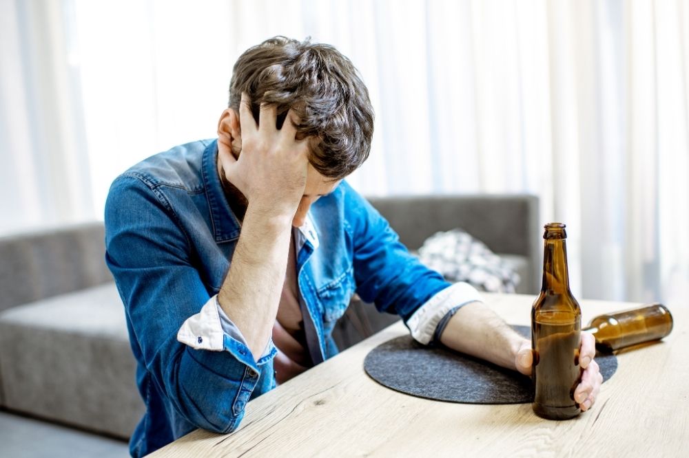 Jak rozpoznać oznaki alkoholizmu w rodzinie?