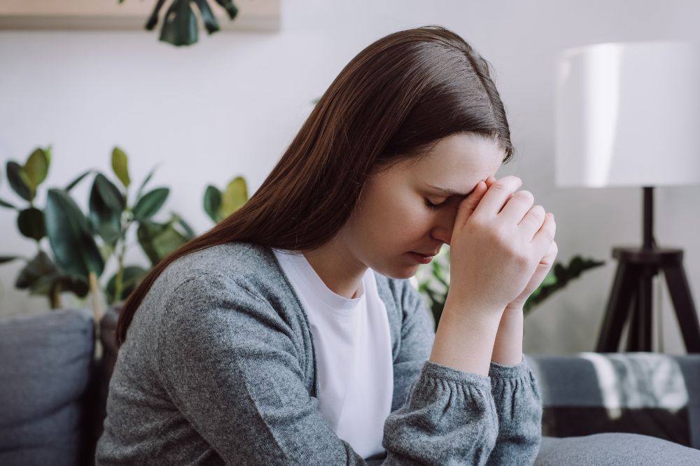 Lęk separacyjny u dorosłych – jak się objawia i jak sobie z nim radzić?